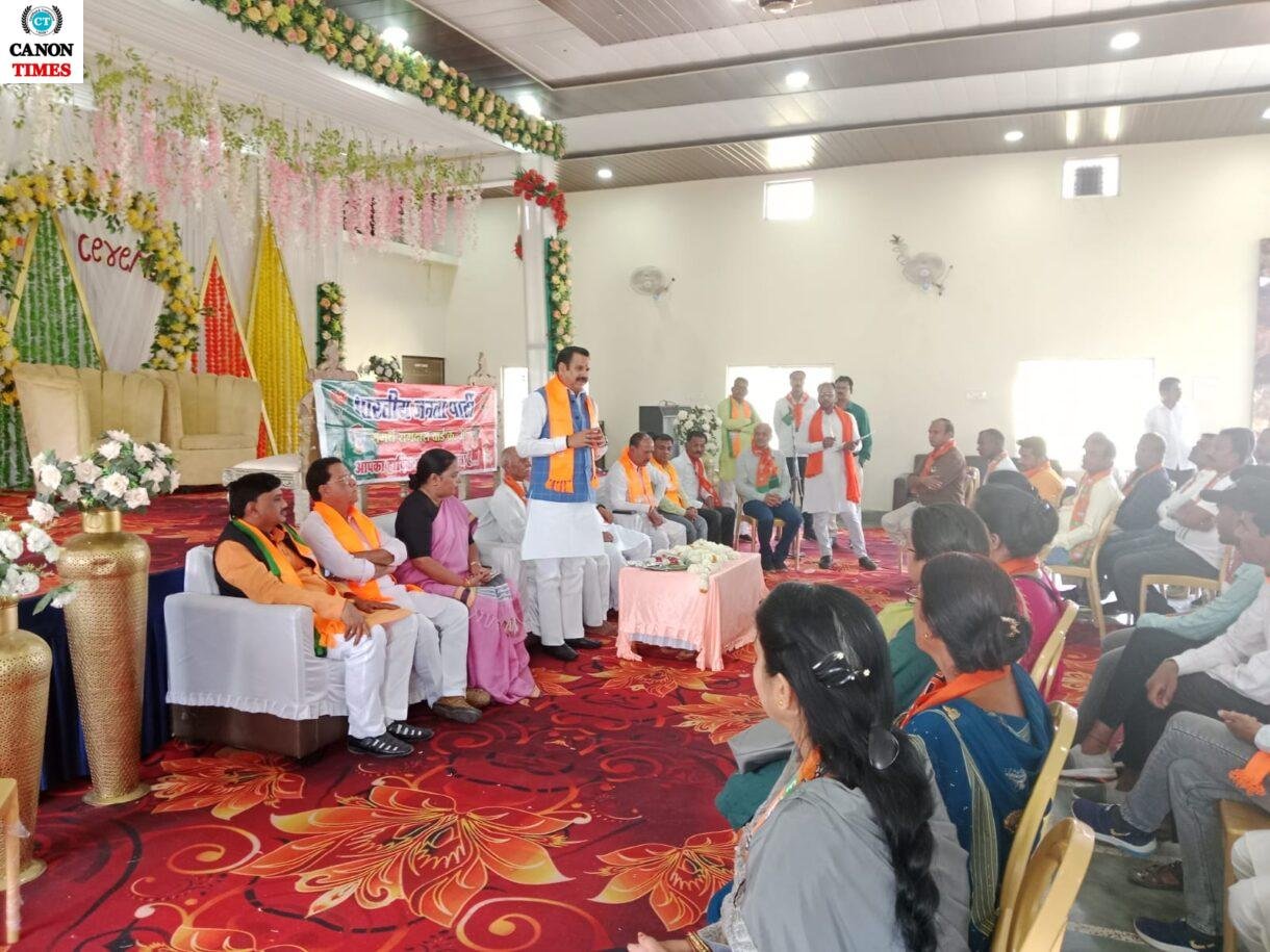लोकसभा प्रदेश प्रभारी डॉ. महेंद्र सिंह ने छिंदवाड़ा में ’बूथ विजय अभियान में शामिल होकर बैठक को किया संबोधित