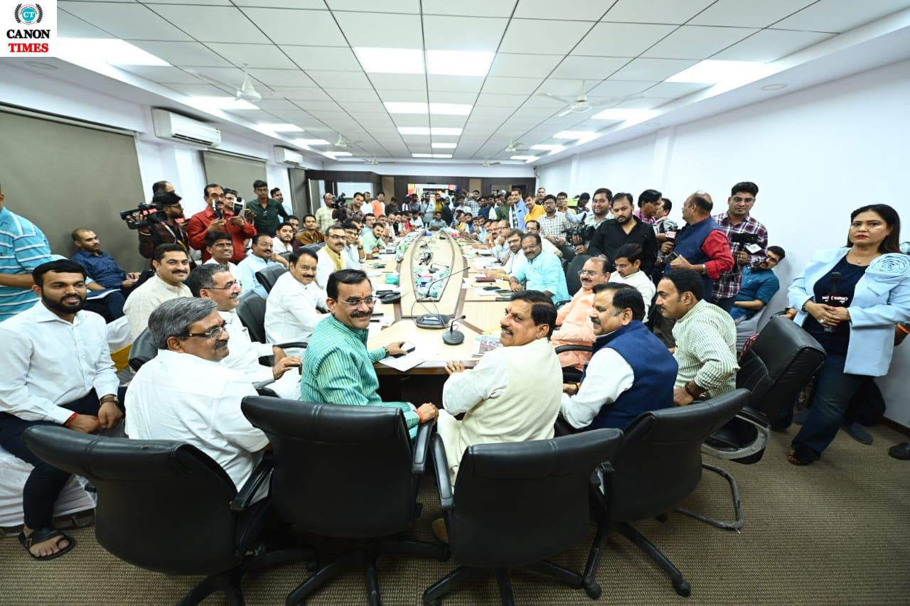 महिला वार रूम